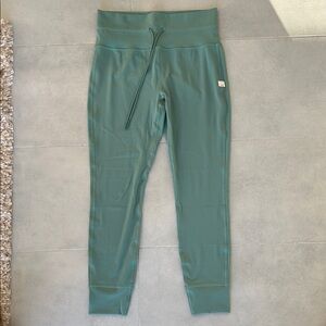 Vuori Women's Seafoam Green Leggings